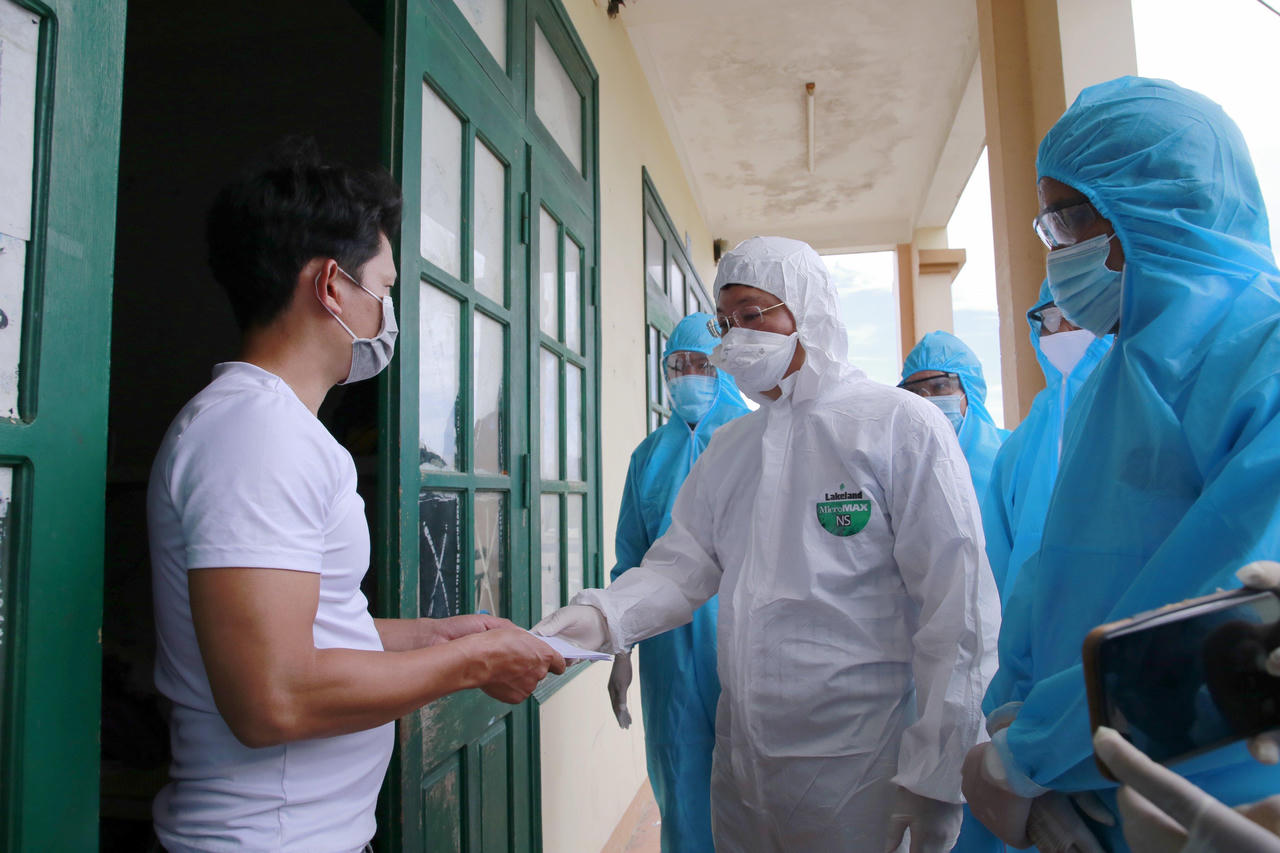 Chủ tịch tỉnh Quảng Nam thăm và tặng quà bà con đồng hương trở về từ TP HCM