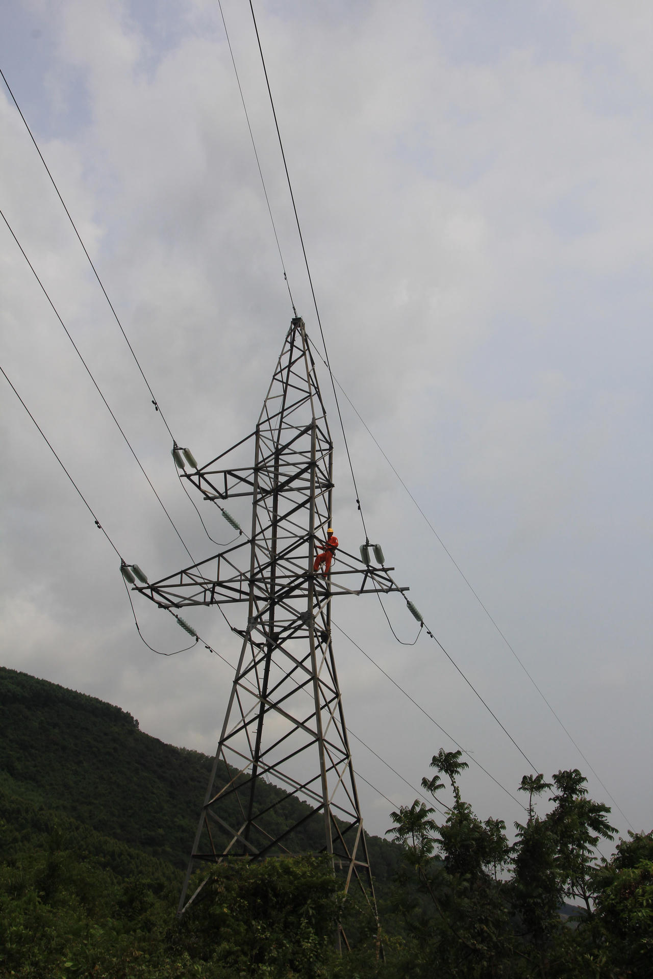 Chuyển đổi số trong công tác quản lý vận hành lưới điện: Chẩn đoán “sức khỏe” thiết bị để sửa chữa, bảo dưỡng kịp thời