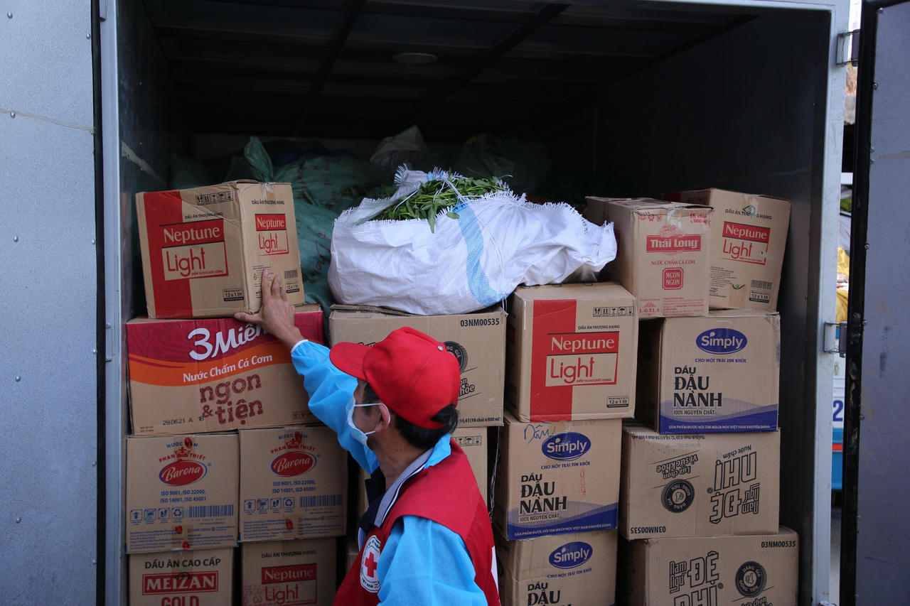 Người dân Quảng Nam gửi 30 tấn rau củ, thực phẩm cho vùng cách ly y tế ở Đà Nẵng