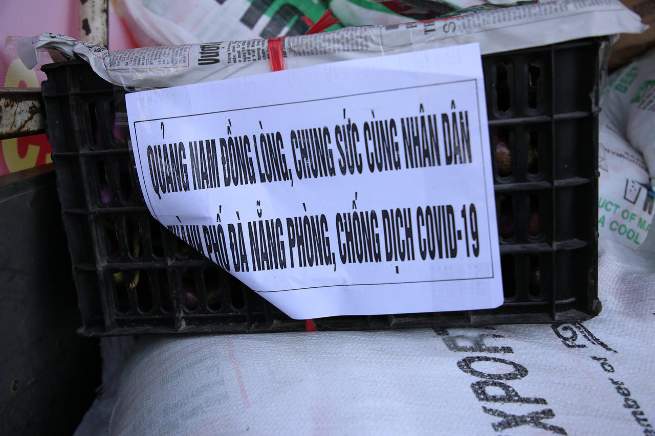 Người dân Quảng Nam gửi 30 tấn rau củ, thực phẩm cho vùng cách ly y tế ở Đà Nẵng