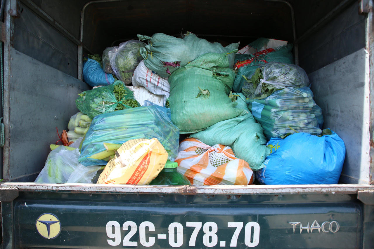 Người dân Quảng Nam gửi 30 tấn rau củ, thực phẩm cho vùng cách ly y tế ở Đà Nẵng