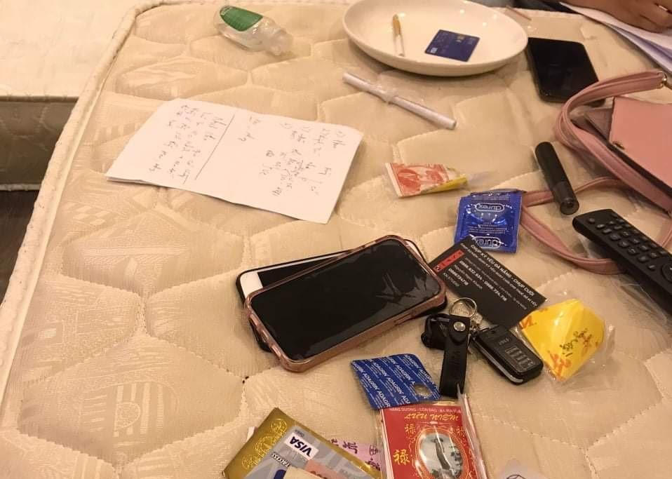 Nhiều đôi nam nữ mở tiệc ma túy tập thể bất chấp dịch COVID-19