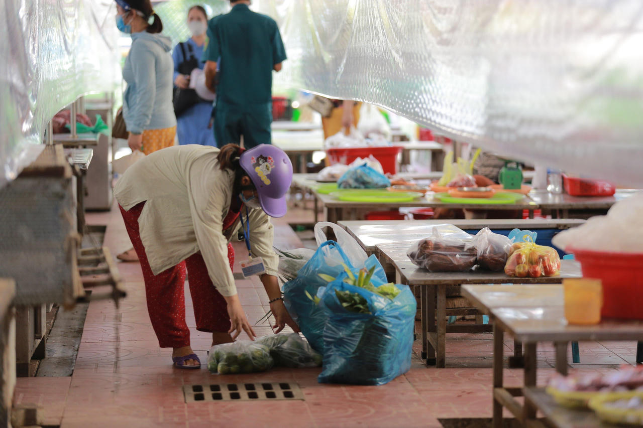 Ngày đầu một số chợ truyền thống ở Đà Nẵng mở cửa trở lại