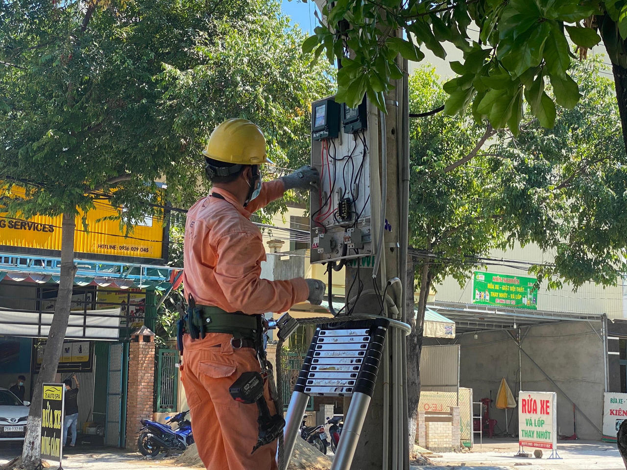 Sử dụng dịch vụ điện trực tuyến mùa dịch