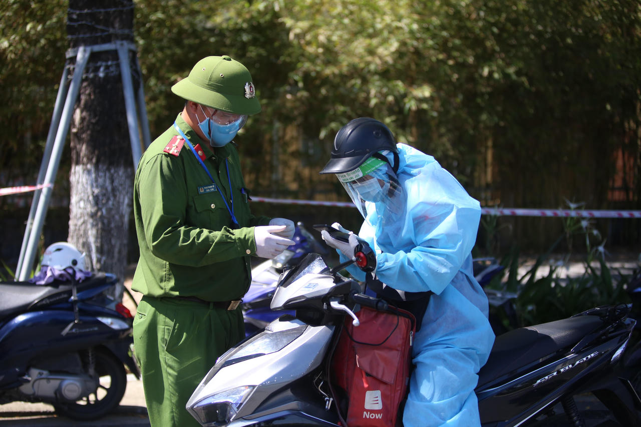 Ảnh: Đà Nẵng chuyển trạng thái chống dịch mới sau 20 ngày “ai ở đâu ở yên đó”