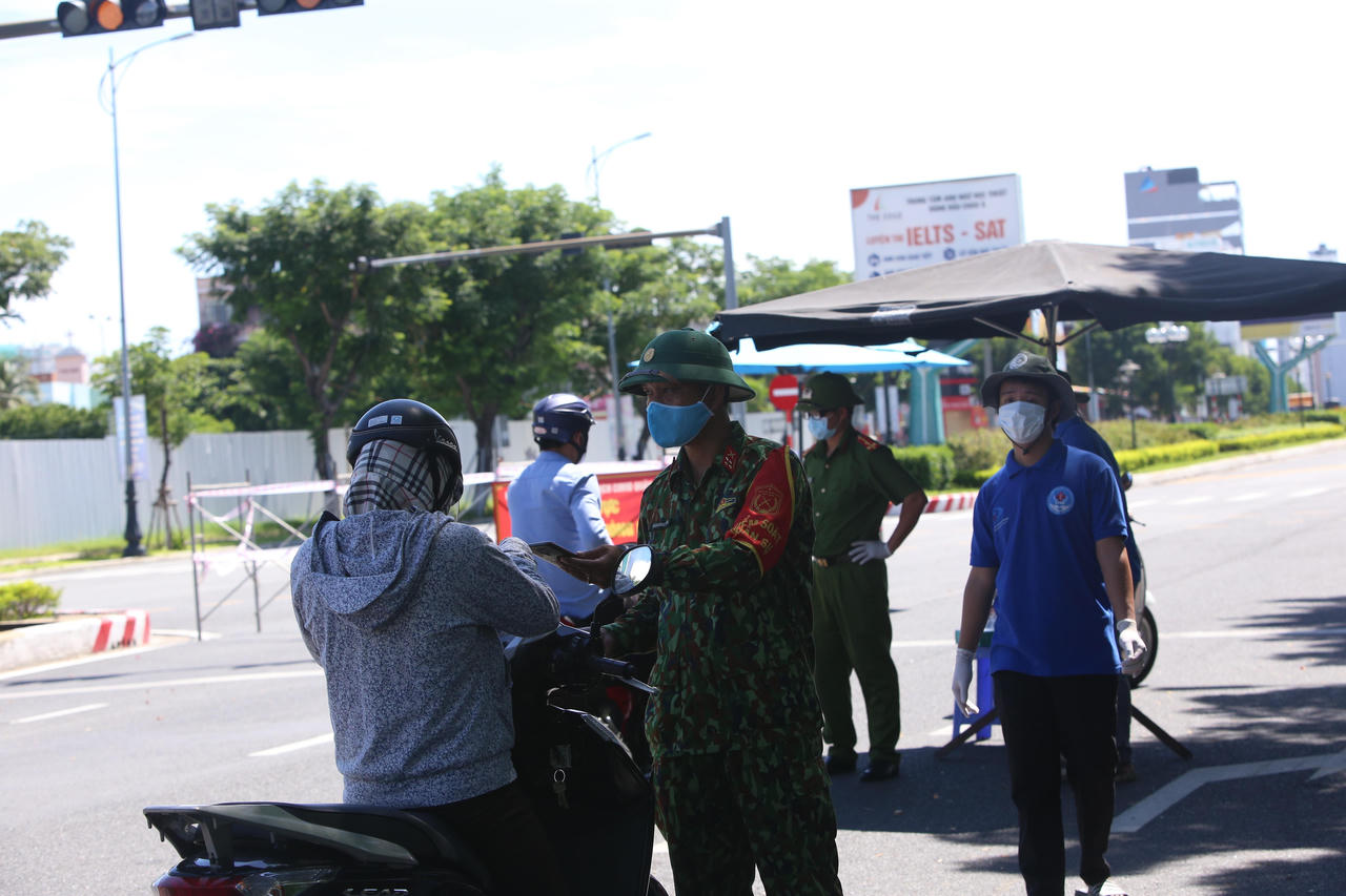 Ảnh: Đà Nẵng chuyển trạng thái chống dịch mới sau 20 ngày “ai ở đâu ở yên đó”