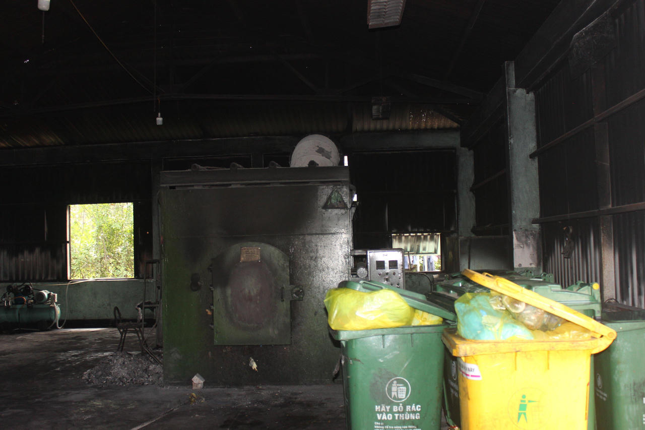 Lặng thầm ngày đêm thu gom lượng rác thải 'khổng lồ' khi Đà Nẵng 'ai ở đâu ở yên đấy'