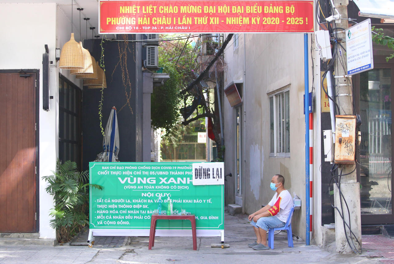 Bí thư Đà Nẵng đến chợ tìm hiểu nguyện vọng người dân những ngày giãn cách