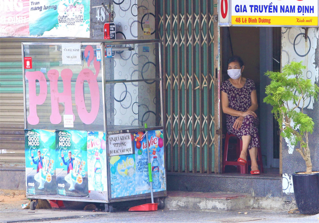 Hàng quán vùng xanh Đà Nẵng gần như 'bất động' dù được mở cửa trở lại