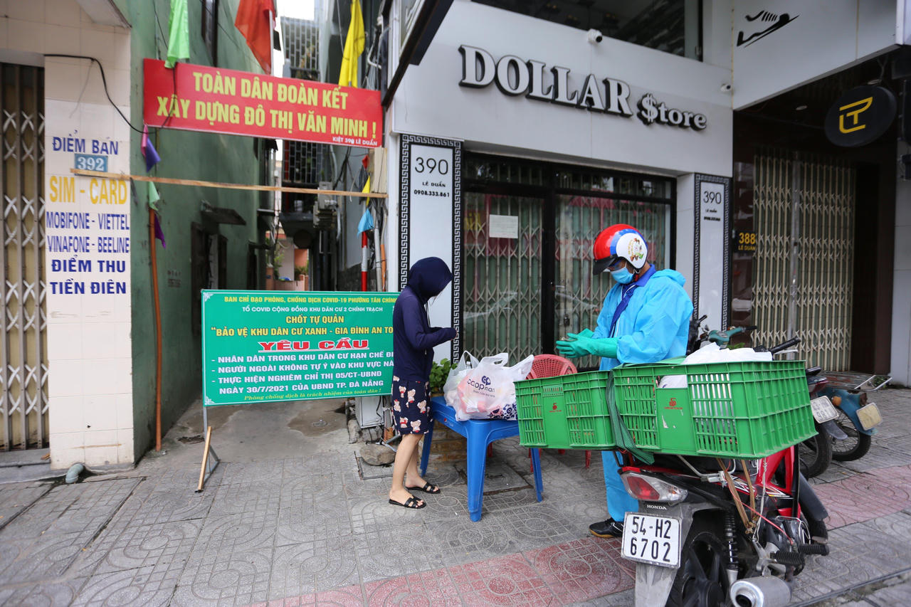 Hàng quán vùng xanh Đà Nẵng gần như 'bất động' dù được mở cửa trở lại