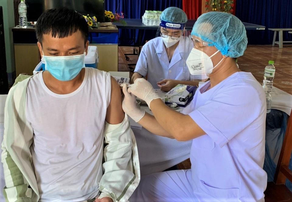Đà Nẵng tiêm vắc xin ngừa COVID-19 cho gần 1.000 phạm nhân