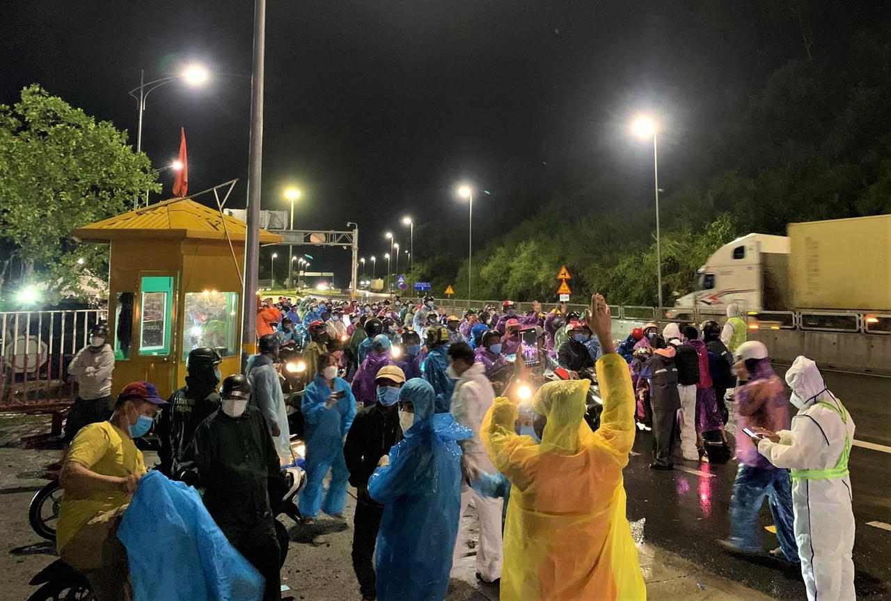 Quyết định chưa từng có giúp cả ngàn người an toàn đi trong đêm mưa Đà Nẵng