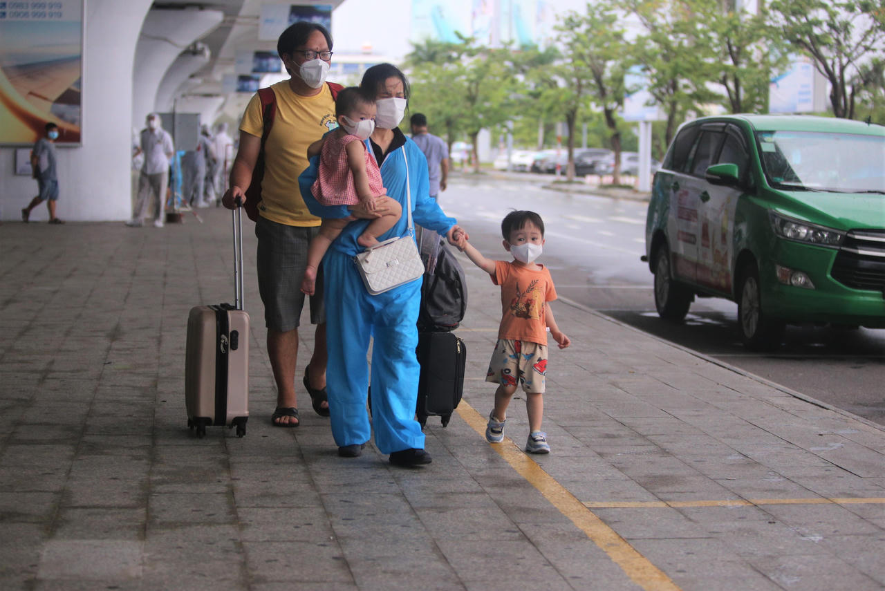 'Chuyến bay 0 đồng' đưa hơn 400 thai phụ, trẻ em từ TP HCM về Đà Nẵng