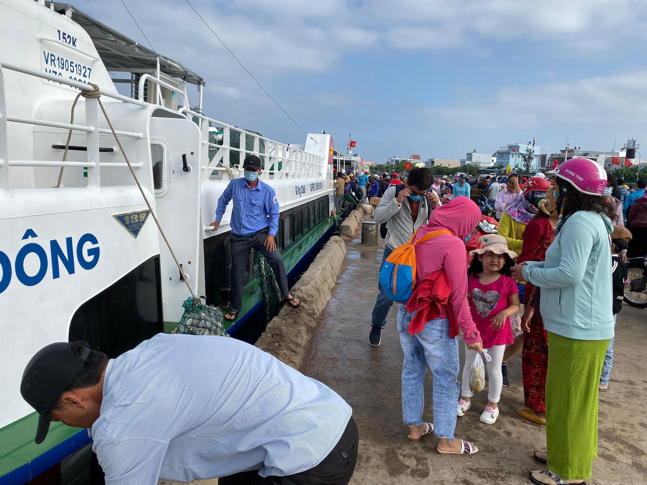 Quảng Ngãi cho phép người về từ vùng dịch có thẻ xanh không cách ly tập trung