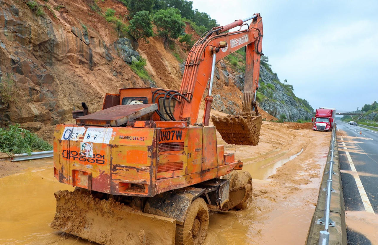 Nhiều thiệt hại do mưa lũ ở miền Trung