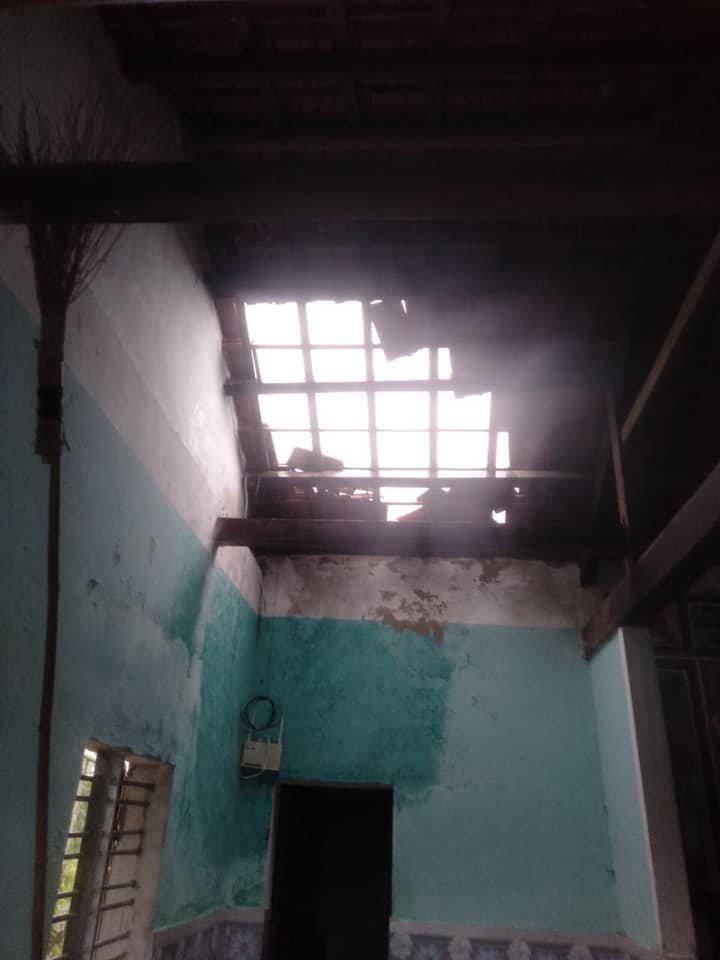 Lốc xoáy khiến hàng chục nhà dân ở Đà Nẵng bị tốc mái