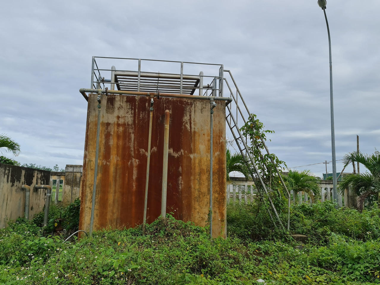 Dân bức xúc vì công trình nước sạch hàng chục tỷ đồng bỏ hoang ở Quảng Ngãi