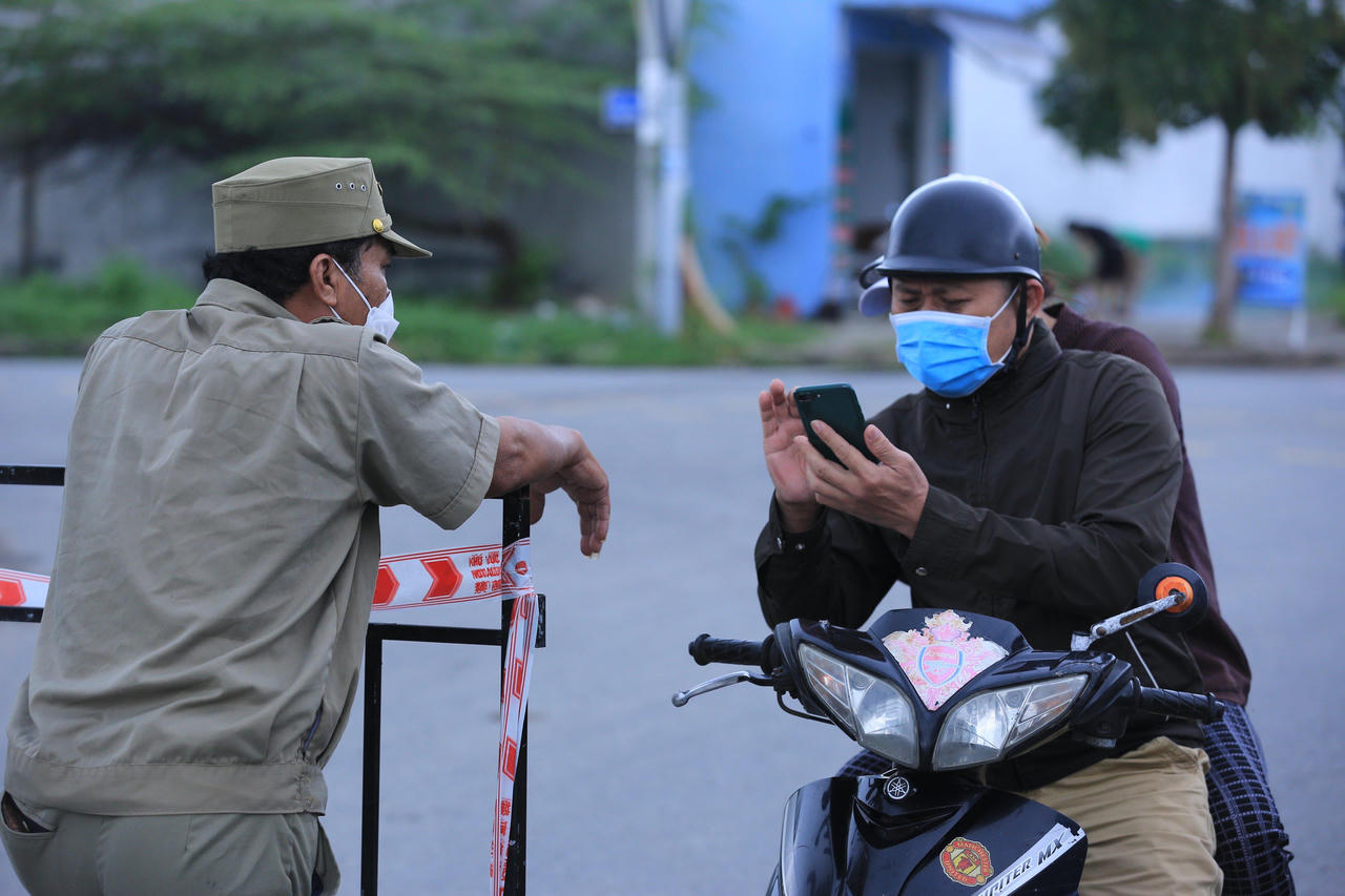 Số ca COVID-19 tăng, Đà Nẵng kiểm soát chặt chẽ đi lại tại 2 phường vùng cam