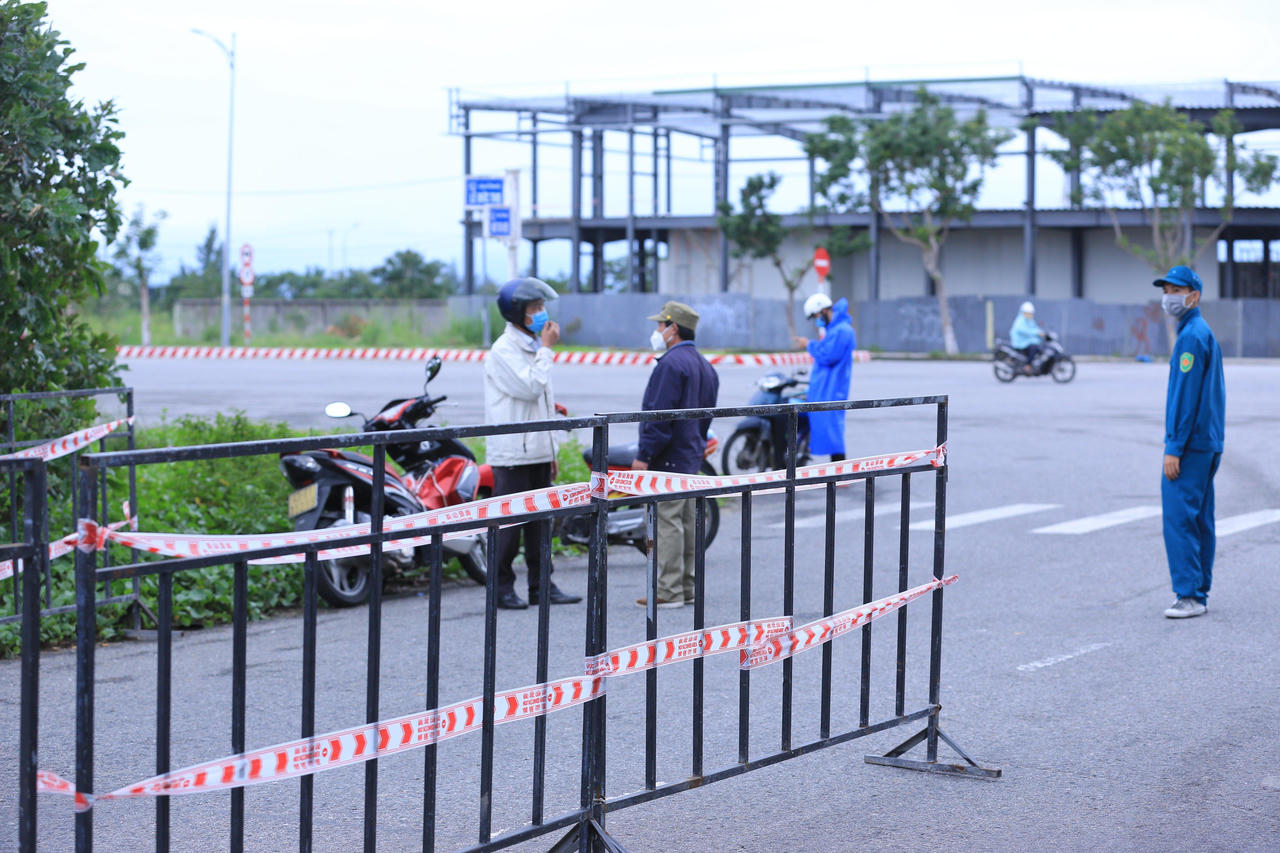 Số ca COVID-19 tăng, Đà Nẵng kiểm soát chặt chẽ đi lại tại 2 phường vùng cam