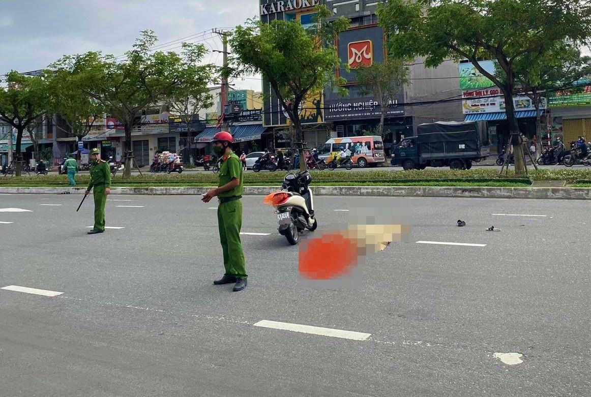 Chạy xe máy tự ngã, 2 thiếu niên 14 tuổi thương vong 