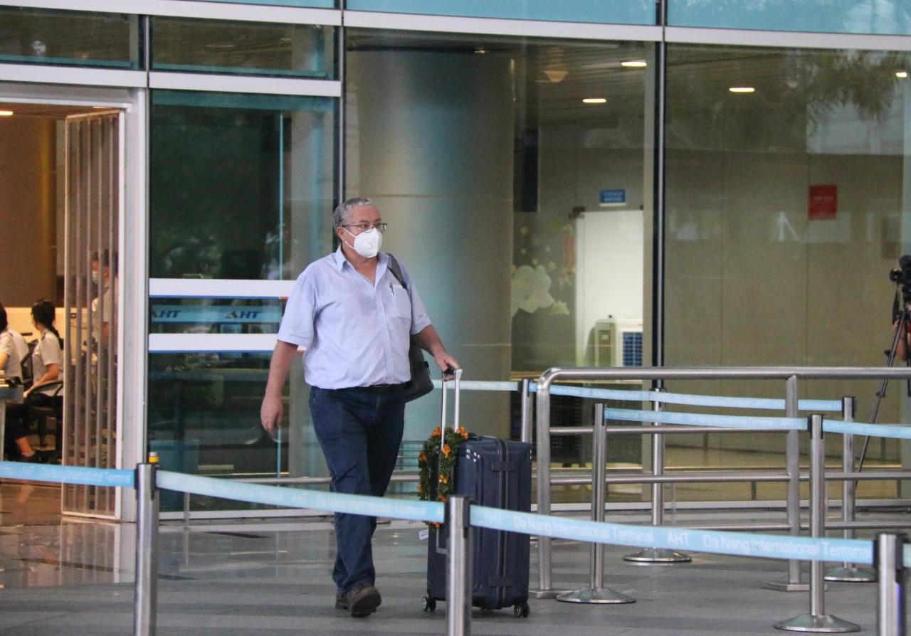 Những vị khách quốc tế đầu tiên đến Việt Nam sau giãn cách