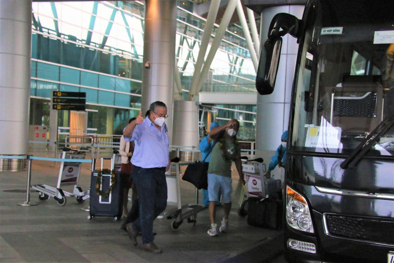 Những vị khách quốc tế đầu tiên đến Việt Nam sau giãn cách