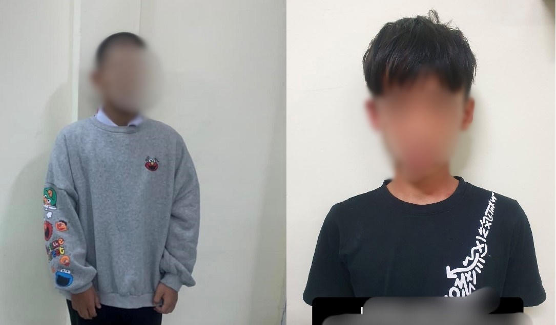 Bực tức vì tắc đường, 2 thiếu niên dùng điếu cày đập vỡ gương ô tô