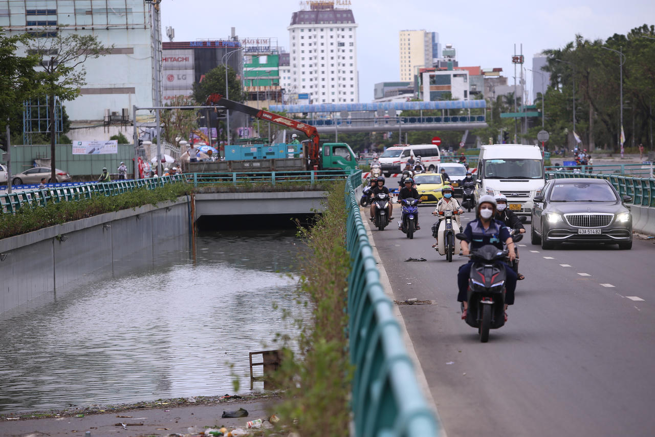 Đà Nẵng: Hầm chui trăm tỷ nước ngập tận nóc, đường phố tan hoang sau trận mưa lũ lịch sử