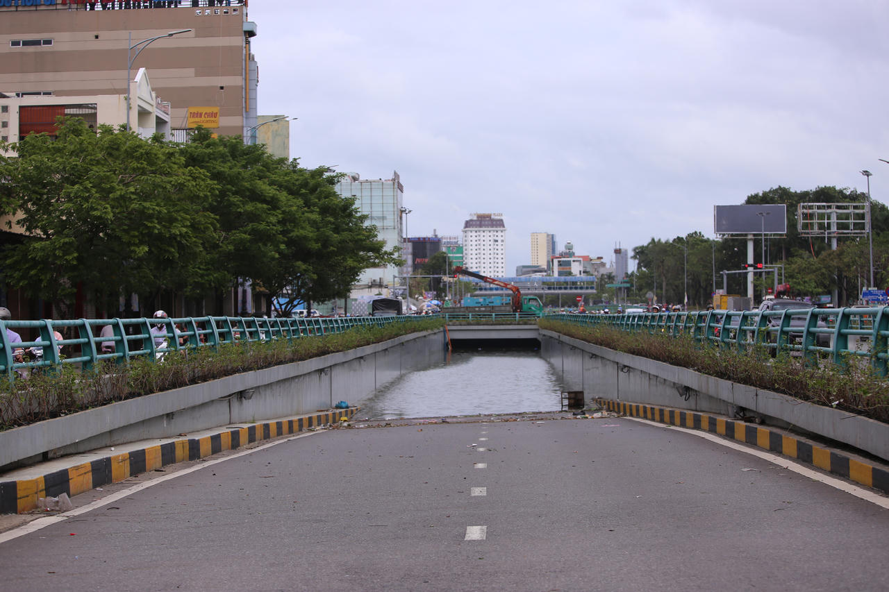 Đà Nẵng: Hầm chui trăm tỷ nước ngập tận nóc, đường phố tan hoang sau trận mưa lũ lịch sử