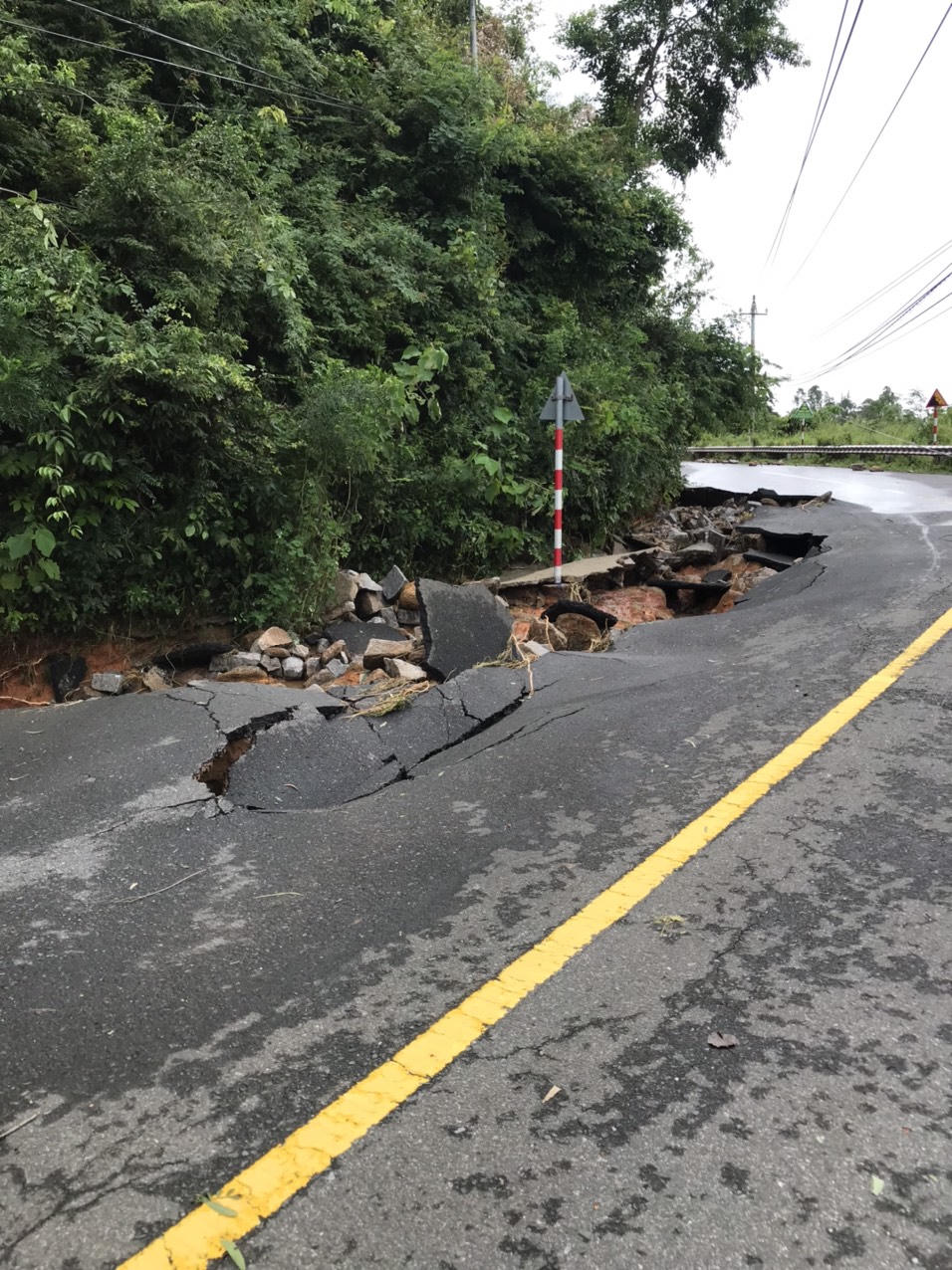Đà Nẵng: Hầm chui trăm tỷ nước ngập tận nóc, đường phố tan hoang sau trận mưa lũ lịch sử