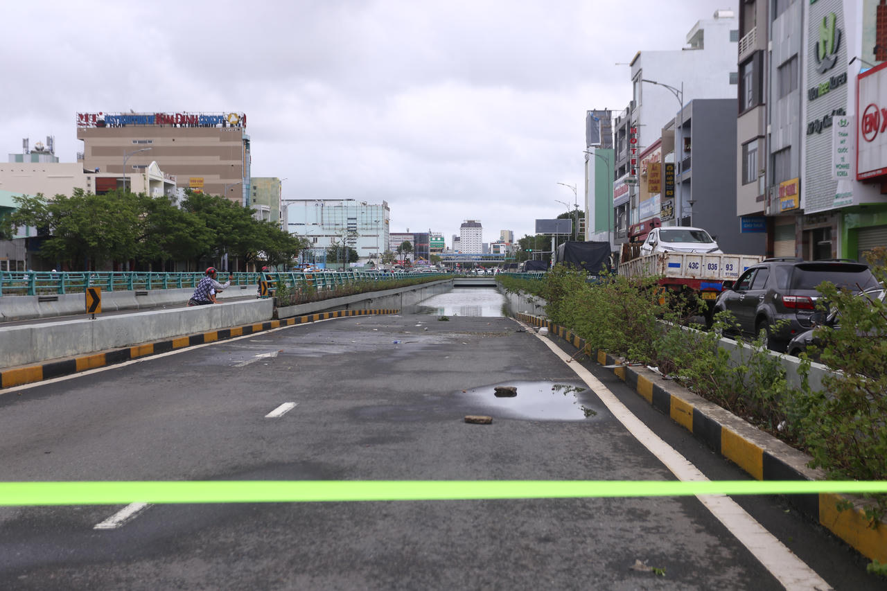 Đà Nẵng: Hầm chui trăm tỷ nước ngập tận nóc, đường phố tan hoang sau trận mưa lũ lịch sử