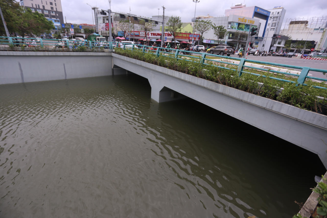 Đà Nẵng: Hầm chui trăm tỷ nước ngập tận nóc, đường phố tan hoang sau trận mưa lũ lịch sử