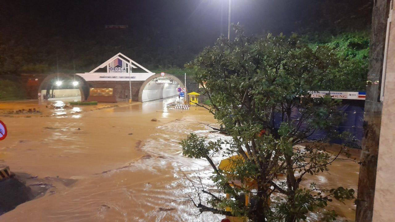 Hiện trường sạt lở kinh hoàng tại hầm Hải Vân