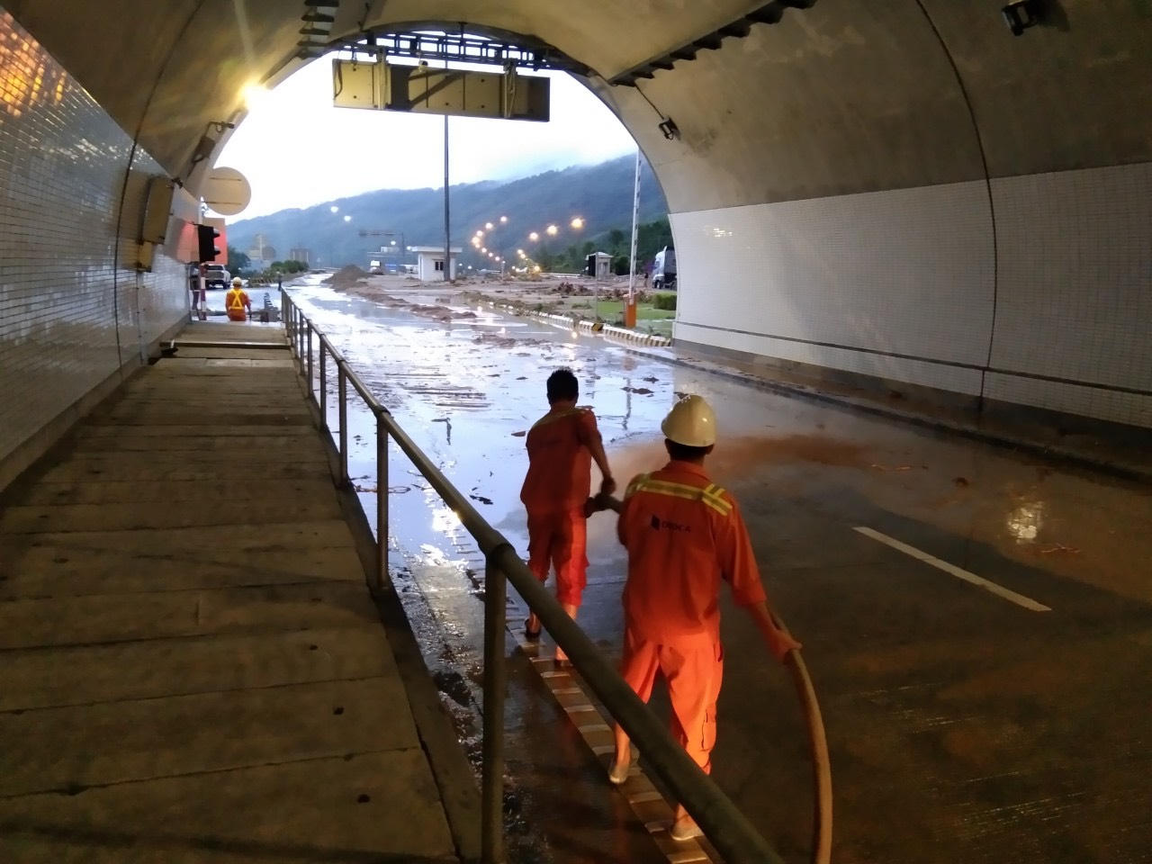 Hiện trường sạt lở kinh hoàng tại hầm Hải Vân