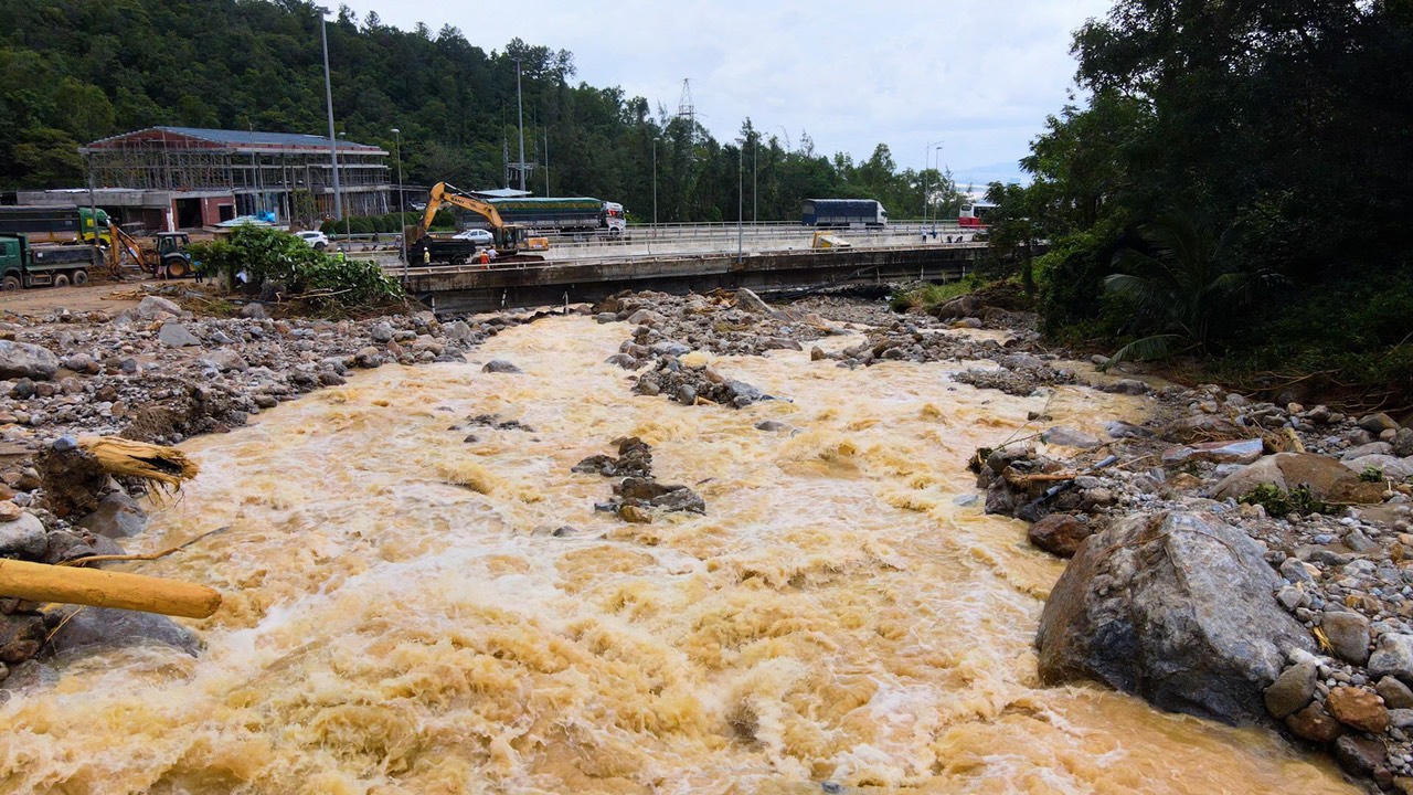 Hiện trường sạt lở kinh hoàng tại hầm Hải Vân
