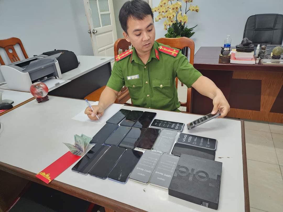 Bắt nhóm đối tượng trộm điện thoại tại Điện máy Xanh trong đêm lũ lịch sử ở Đà Nẵng