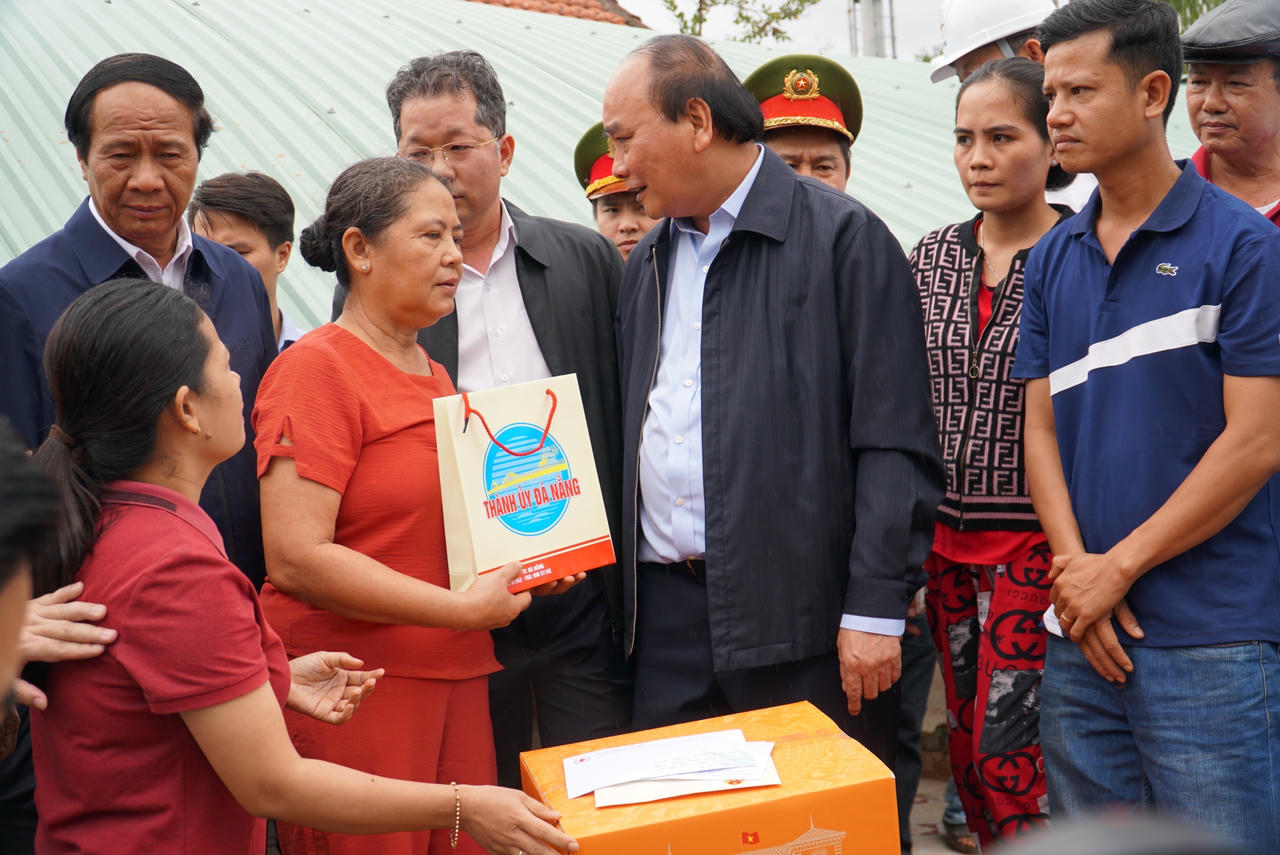 Chủ tịch nước mong người dân vùng mưa lũ sớm vượt qua khó khăn, ổn định cuộc sống