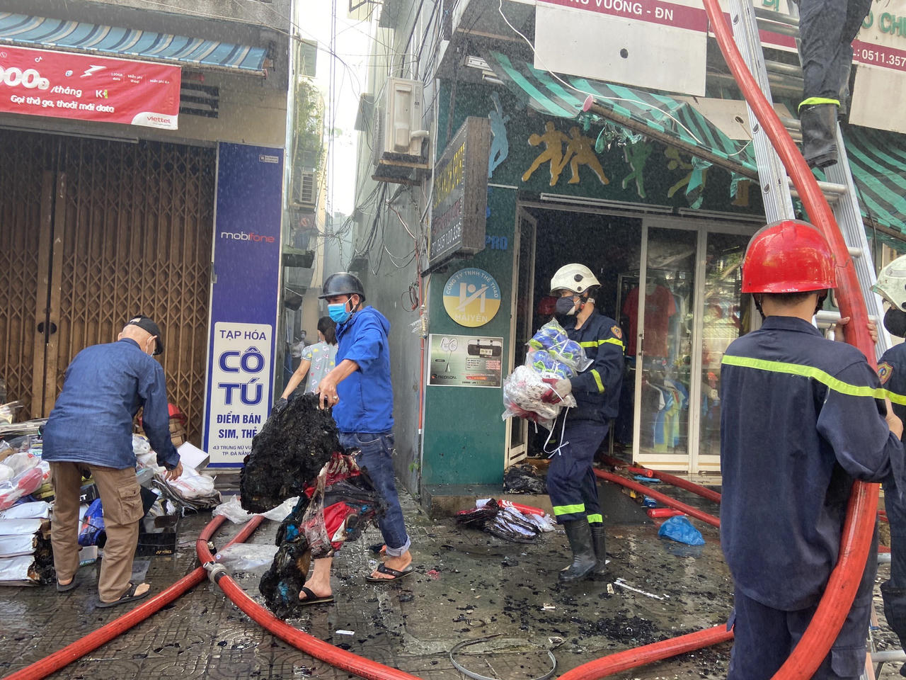 Nghi vấn bảo vệ tử vong trong đám cháy ở Hà Nội