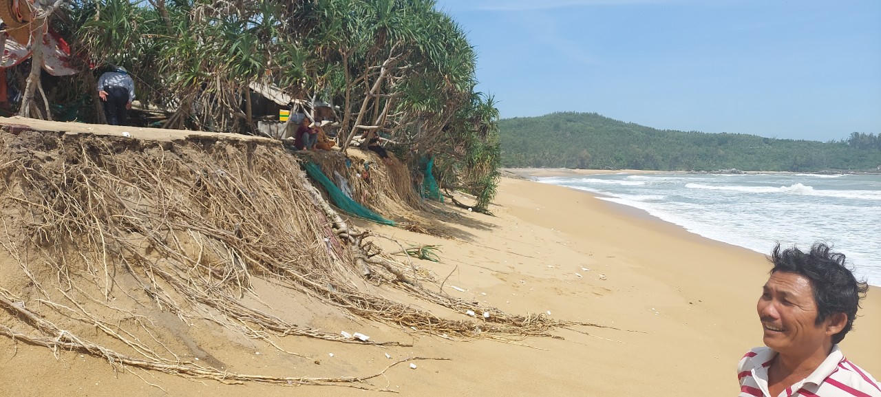 Kè biển ở Quảng Ngãi hư hỏng nghiêm trọng 