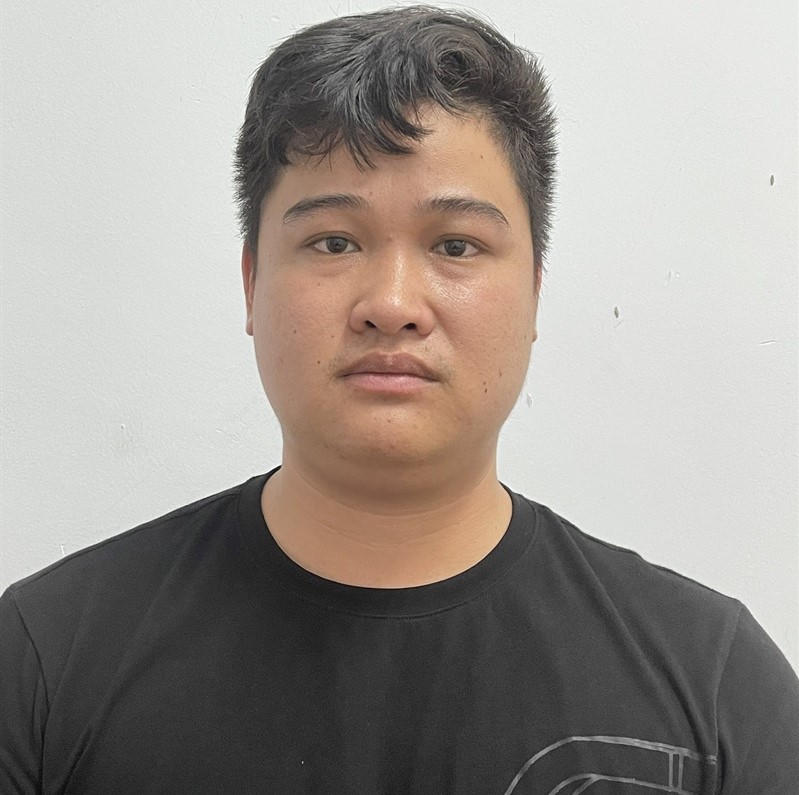 Bắt đối tượng thuê 2 ô tô rồi làm giấy tờ giả, mang xe cầm cố