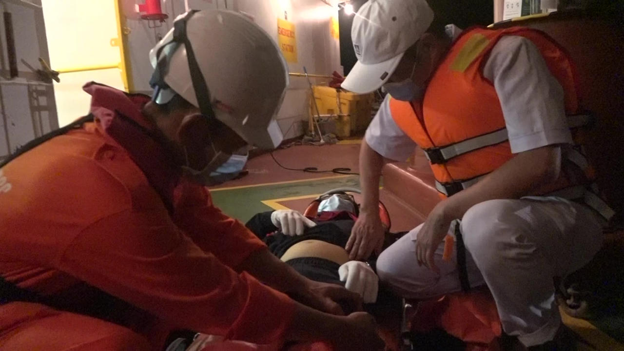 Đà Nẵng: Kịp thời cứu thuyền viên tàu nước ngoài gặp nạn trên biển