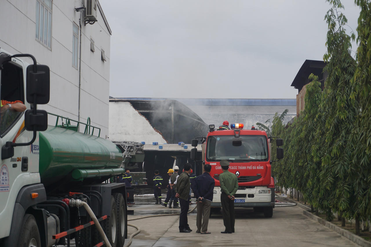 Cháy lớn tại công ty nhựa trong khu công nghiệp ở Đà Nẵng
