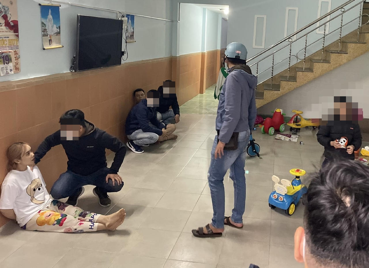 Chồng trẻ cùng vợ hơn nhiều tuổi mở 'đại lý' bán sỉ ma túy