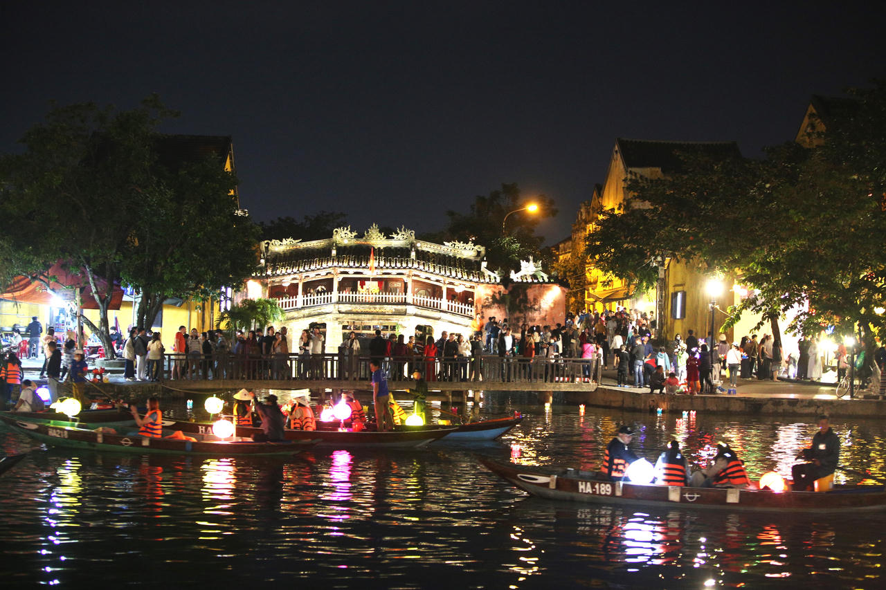 Du khách chen chân 'xông đất' Hội An dịp Tết dương lịch 2023