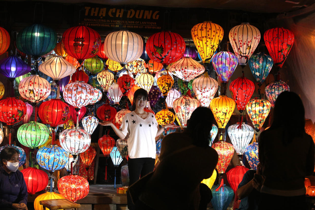 Du khách chen chân 'xông đất' Hội An dịp Tết dương lịch 2023