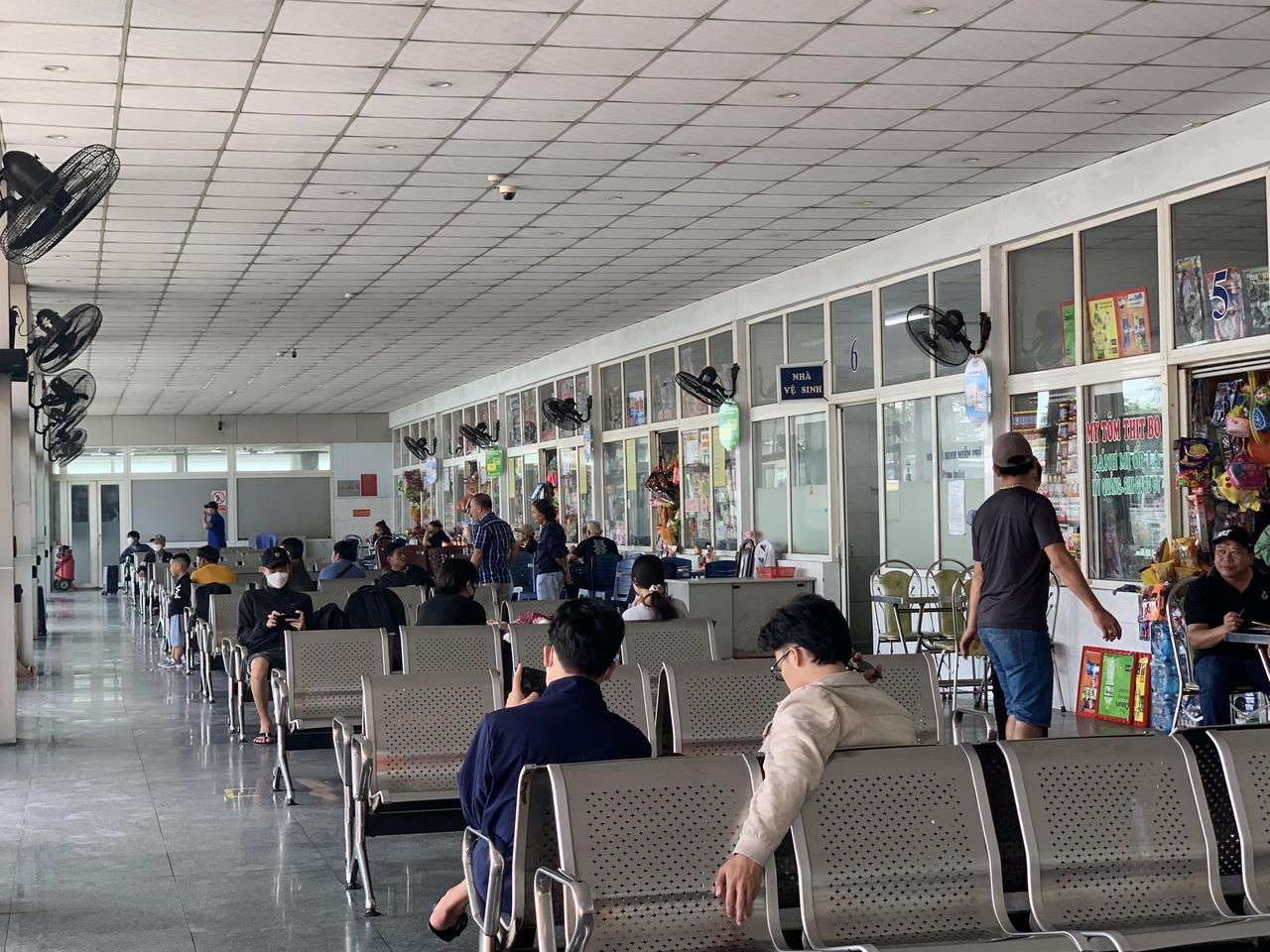 "Gian nan" mua vé xe về quê ngày cận Tết ở Đà Nẵng