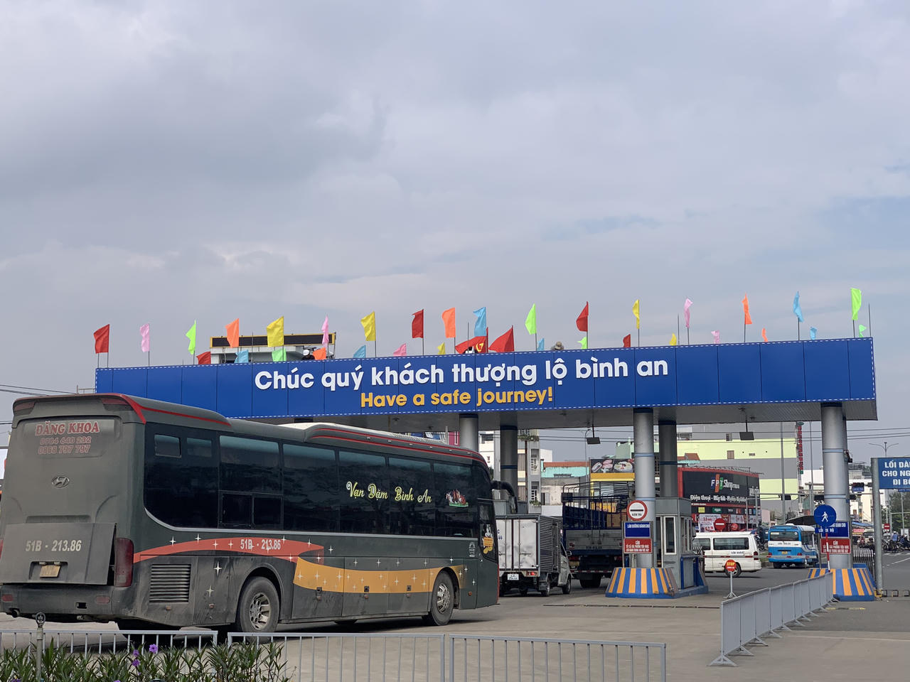 "Gian nan" mua vé xe về quê ngày cận Tết ở Đà Nẵng