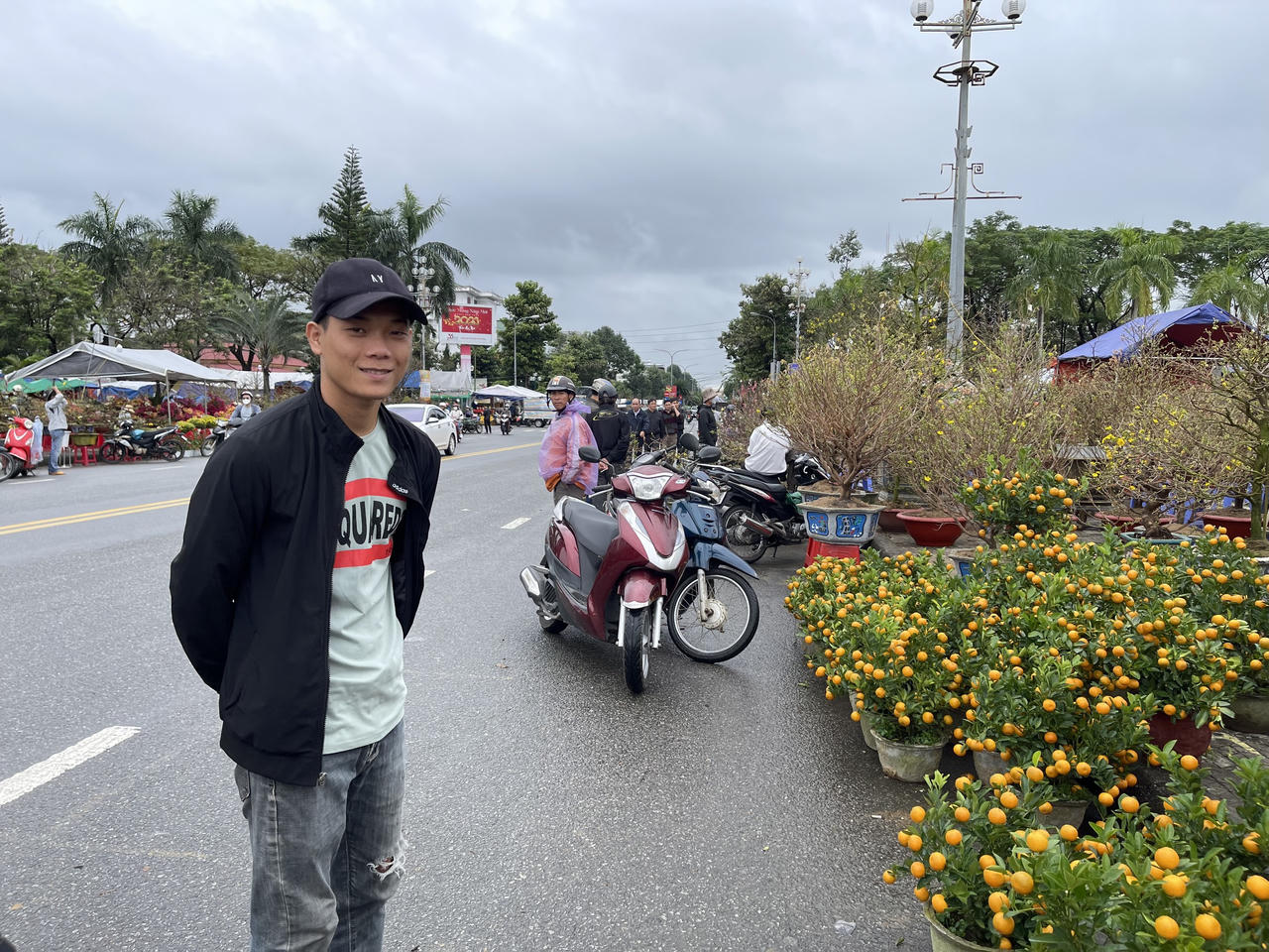 Tiểu thương chợ hoa Xuân Quảng Ngãi sốt ruột vì sức mua giảm