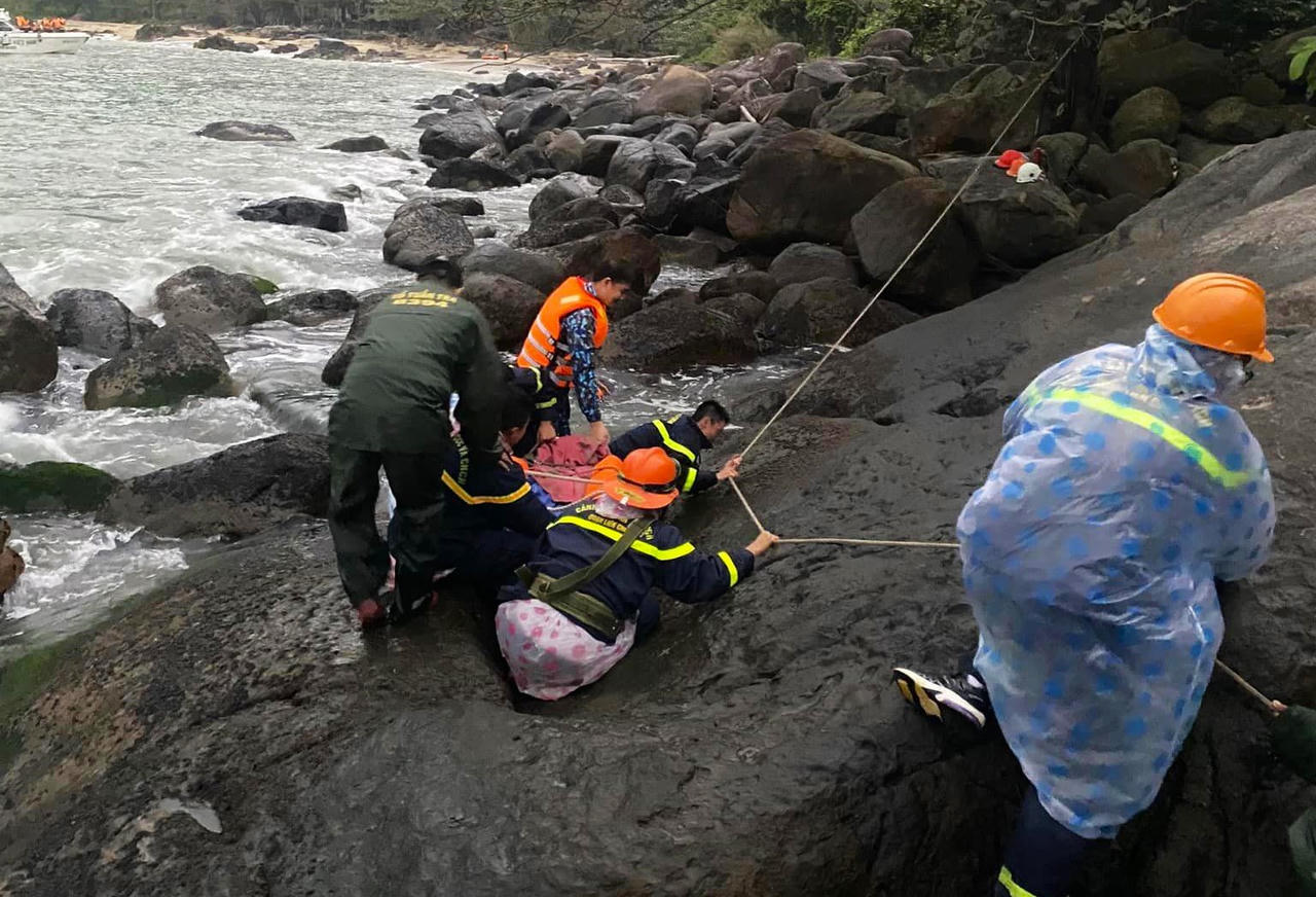 Cứu nam thanh niên bị rơi xuống vực sâu khi đi phượt trên đèo Hải Vân 