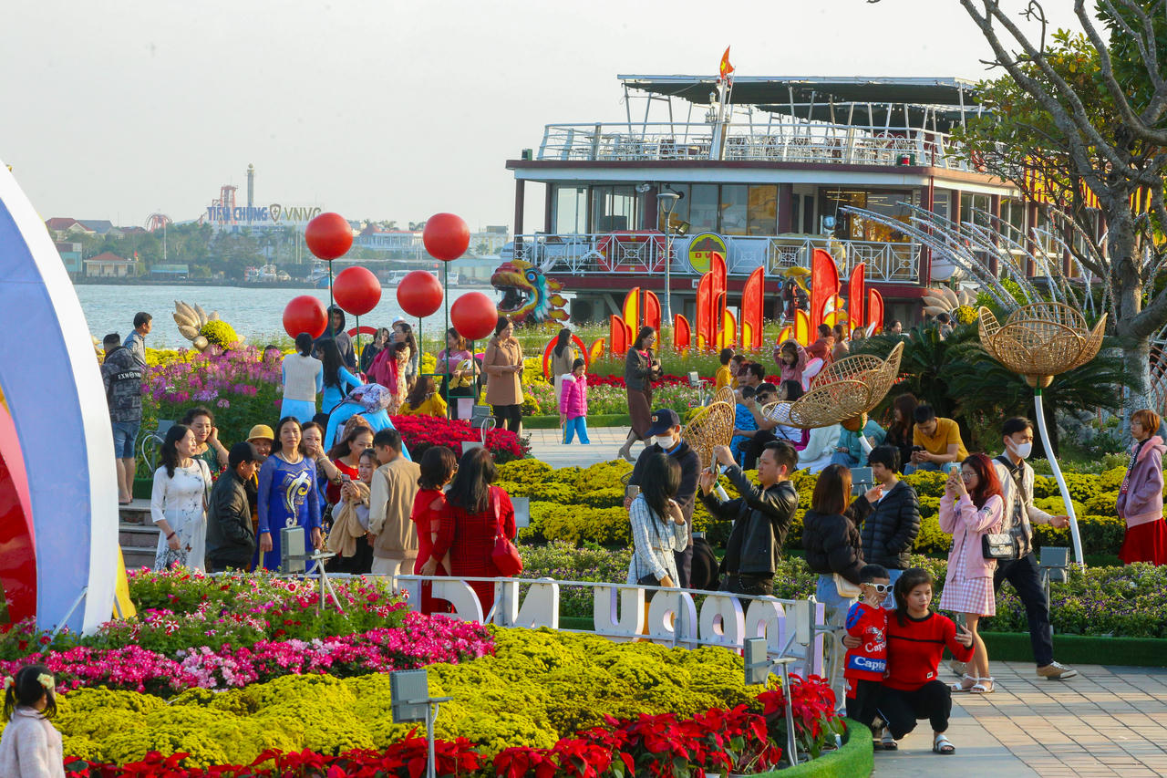 Đường hoa Tết Đà Nẵng mở cửa thêm 10 ngày để phục vụ du lịch